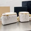 Frauen 21A Mini Vanity mit Kettentasche Frankreich Luxusmarke gesteppte Trunk Designer Umhängetaschen Dame Make-up Fall Kosmetik Box Gold Ball Ketten Riemen Umhängetasche Handtasche
