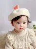 Chapeaux 1-2 ans bébé chapeau femme béret fille filet rouge peintre mignon Super enfant automne et hiver casquettes