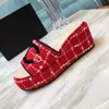 Sandalias de diseñador Sandalias de cuña Zapatillas de mujer Chanclas de lujo Plana de fondo grueso Bordado Sandalias de plataforma cómodas Zapatos casuales de verano
