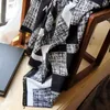 Frau Luxus Winter Kaschmir Schal Designer QR Code Wollschals Herren Warm Pashmina Halstuch Mode Plaid Quasten Schal Riesen Logo C Schals