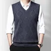 Men's Vests Geometric Pattern Men Vest Stylish V-neck Knitted Warm Windproof Soft Sleeveless Top For Autumn/winter