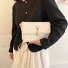 Basit moda marka omuz çantası kadınlar mektup düz renkli omuz lüks çanta vintage klasik tasarımcı çanta yemek parti makyaj kiti