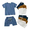 Rompers zomer peuter babykleding korte mouw elastische shorts ademende katoenpak voor 024m baby boy girl solide outfits 230427