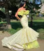 Partykleider Elegante gelbe Spitze Meerjungfrau Abschlussball trägerlos mit langen Ärmeln handgefertigte Blumen Abendkleid Frauen Festzug Kleider