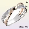 Huitan nieuwste frisse tweekleurige X -vormring voor vrouwen bruiloft trendy sieraden oogverblindende cz steen grote moderne ringen anillos44853333