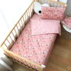 Sängkläder set baby set för Borns Pure Cotton Crib Kit Cot Bed Linen Däcke Cover Pudowcase Sheet Spädbarn utan fyllmedel 3 datorer 231128