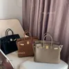 Lady Designer Berkins Tote Lock Classic Sacds Togo Cowhide H-Zip Lychee Grain Grain Истонно-кожаная пряжка черная универсальная повседневная световая роскошь Vqty