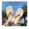 Pantoufles en caoutchouc antidérapantes Flip Flop Tongs de plage pour femmes Sandale Chaussures Luxe Été c Plat Doux Diapositives Plate-forme Sandale en mousse Rétro Piscine d'eau Sport Trainer S41902