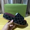 Designer de luxo Slippers feminino letra de bordado de bordado lâminas de sandália Macaron Bottom grosso não deslizamento Moda de fundo macia