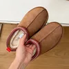 Comfy Warm Fur Mules Platform Sandaler Winter Lady Fashion Yarn Embroidery Böhmen Styles skor Borreed Casual Slip-On Flip Flops Women Snow Shoes