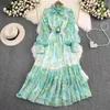 Casual Dresses Luxury Spring Summer Rose Red/Green Tie Dye Print Party Long Dress Elegant Bow Collar Lantern Sleeve High midje Ruffle Hem