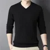 Herrtröjor Autumn Winter Men v Neck Sweater Solid Vertical Stripes Casual Korean Fashion Slim Long Sleeve Bottoming Stickovers 231128