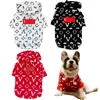 Designer Vêtements pour chiens Marque Vêtements pour chiens Coton Chiens Sweat à capuche Lettre classique Chiot Sweat Doggie Vêtements d'hiver Vêtements d'extérieur Manteau à capuche pour animaux de compagnie Vestes de chat Rouge XXL A884