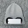 CP Due lenti Occhiali Occhiali Berretti Uomo Cappelli lavorati a maglia Berretti con teschio Outdoor Donna Uniesex Berretto invernale Nero Grigio Cofano Gorros Company 2024 WinterSHSM