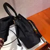 Borsa per secchio in nylon Mini borse casual corde per spalla nera con il designer di triangoli di design328o