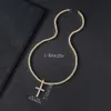 Collana alla moda, versatile per le donne, con un senso che non sbiadisce. Nuovo prodotto: collana con croce in zirconi