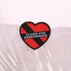 Broches en émail fermées pour entretien, broches personnalisées en forme de cœur rouge noir, Badges à revers, signe d'avertissement, bijoux cadeau pour amis