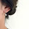Stud Luxe eenvoudige en elegante grijze pareloorbellen geschikt voor dames. Nieuwe trends in de mode metalen liefdeshart oorbellen sieraden feestcadeaus 231128