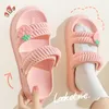 Zapatillas bonitas con diseño de frutas para mujer, sandalias suaves antideslizantes con plataforma para interiores de verano 2023, zapatos de mujer para el baño y el hogar