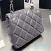 Borsa a tracolla trapuntata con patta da donna di design Francia Borsa di lusso in pelle con reticolo di diamanti Borsa a tracolla in argento con grande trama a catena