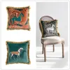 Taie d'oreiller de luxe douce rétro murale Pegasus imprimé oreiller simple style européen salon canapé en palissandre coussin carré décoratif sans noyau d'oreiller