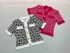 女性用Tシャツデザイナーラグジュアリーバル23春/夏、対照的なビンテージメタルボタンニットトップ、汎用性のあるエレガントな8J0Gと新しいカーディガンTシャツ