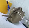 2023 Dames designer draagtas luxe Bella handtassen Geperforeerde bloemen letters Flight Mode schoudertassen Topkwaliteit lederen mode crossbody make-up portemonnee