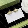 Boucles d'oreilles créoles de styliste en forme d'abeille avec coffret, clous dorés chics pour cadeau, bijoux à la mode, boucles d'oreilles en lettres