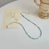 Colliers pendentifs collier de perles de pierre colorées pour femmes: polyvalent à la mode personnalisé petit collier de perles d'eau douce