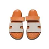 Pegar zapatillas para mujer Top Sandalias de diseñador de lujo Color de moda Chanclas de gamuza Zapatos de playa cómodos al aire libre Pisos de cuero naranja Nuevos zapatos casuales transpirables