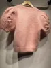 Kvinnors tröjor 2023 Våren och sommaren söt hand virkning blomma mohair puffhylsa kvinnor rosa tröja