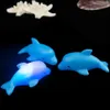لعبة Bath Toys Baby Dolphin LED تضيء على الشاطئ ماء متوهج لعبة عائمة للأطفال بطة مطاطية مضيئة للسباحة