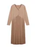 Moderskapsklänningar 5905# Autumn Winter Fashion Sticked Maternity Long Dress V Neck A Line Slim Pleated Ruffle kläder för gravida kvinnor Graviditet 230428