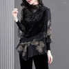 Kvinnors blusar 1st Kvinnors toppar 2023 Spring Fashion Velvet Lace Splicing Hollow Primer Shirt Damer Skinny Retro Sexiga skjortor Girls Girls