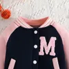 パジャマの女の子6ヶ月3歳ピンクの野球ユニフォームボタンジャケット長袖コートとズボン衣装幼児幼児衣類セット231128