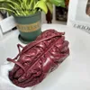 女性ハンドバッグBotteg Venet Pouch Baodie Family Pouch Mini Cloud Bag New Wine Red Size22カウンター