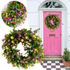 Dekorativa blommor fönster kransar grön krans av och konstgjord väggdörrstuga för juldekorationer skåp oh happy dag skylt