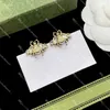 Boucles d'oreilles créoles de styliste en forme d'abeille avec coffret, clous dorés chics pour cadeau, bijoux à la mode, boucles d'oreilles en lettres