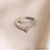 Pierścionki ślubne 2023 Nowy projekt Unikalny kryształowy geometryczny regulowane pierścionki dla kobiet Delikatne 14 -karatowe złoto platowane cyrkonowe pierścienie Pierścienie Pierścień R231128