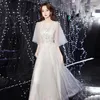 Party Dresses White Chic Feather Cocktail Dress Sexig V-hals Illusion Applique Sequins Long A-Line French Style Graduation Downs