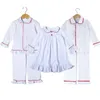 Pyjamas 2023 Familj Matchande Baby Kids Girls Barn Barn Röd Green White Christmas Cotton PJS 231128