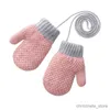 Mitaines pour enfants Mitaines pour enfants Gants tricotés en laine Plus Épaississement Chaud Mignon pendant des années Bébé Nouveaux petits gants de cou suspendus Doux R231128