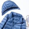 Parka da donna in piumino 8XL Plus Size Giacca lunga spessa da donna Inverno ultra leggero con cappotto con cappuccio Cappello femminile staccabile 231127