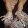 Gants sans doigts Gants de strass luxueux Sparkly Crystal Mesh Party Gants longs Danseur Chanteur Discothèque Danse Stage Wear Show Accessoires 231128