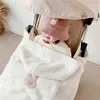 Cobertores Swaddling Soft Cartoon Coral Fleece Bordado Swaddling Winter Warm Comforter Baby Stroller Capa Infantil Manto Nap Cobertores 231129