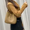 Designer de luxe Sac à main Sacs à main Femme Mode Cuir de veau classique Hobo Le sac fourre-tout à la qualité LE5 A7 Sacs à bandoulière Sac à main Sangle réglable