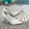 Nuovo Top cuspide Tacco quadrato Pelle verniciata triangolo in metallo logo scarpe con tacco Scarpe stile stella comode scarpe singole piattaforma di design scatola di scarpe di fabbrica di design