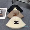 Cappello lungo di lana da donna lavorato a maglia invernale di design Cappello berretto da donna in schiuma di pelliccia sintetica spessa e calda lavorata a maglia grossa