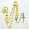 Hänge halsband qigo katolska smycken långa gula kristallpärlor sträng kors radband halsband för män kvinnor