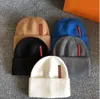 Toptan tasarımcı Beanie Hat Kaliteli Moda Moda Kaşmir Knited Cap Erkek Kadınlar Snapback Caps Maske Uçan Klasik Kış Günlük Dış Moda Şapkaları C333